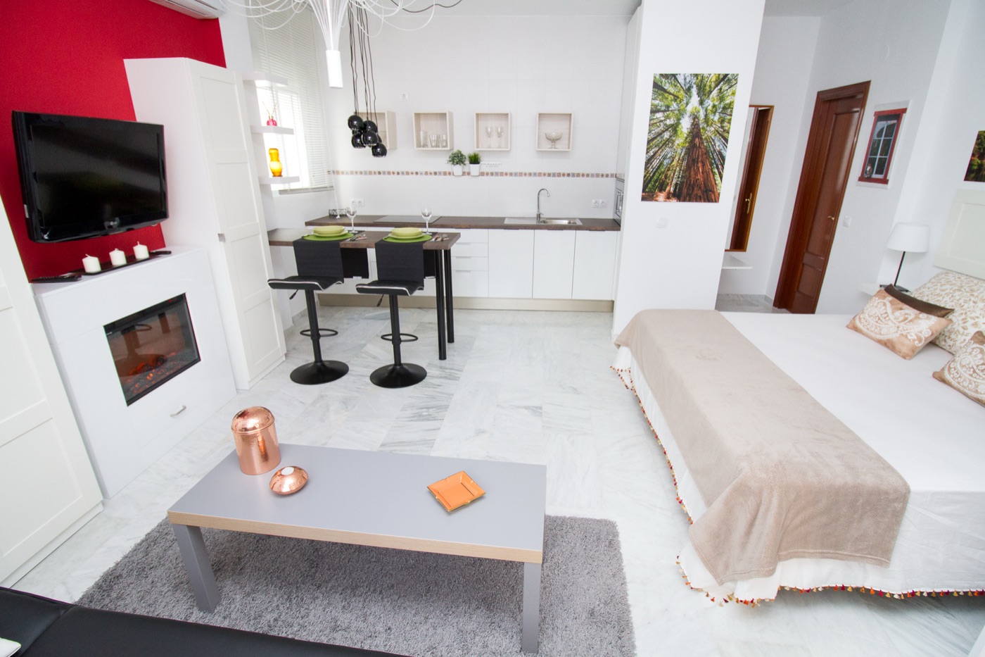 Estudio con cama, salón y cocina